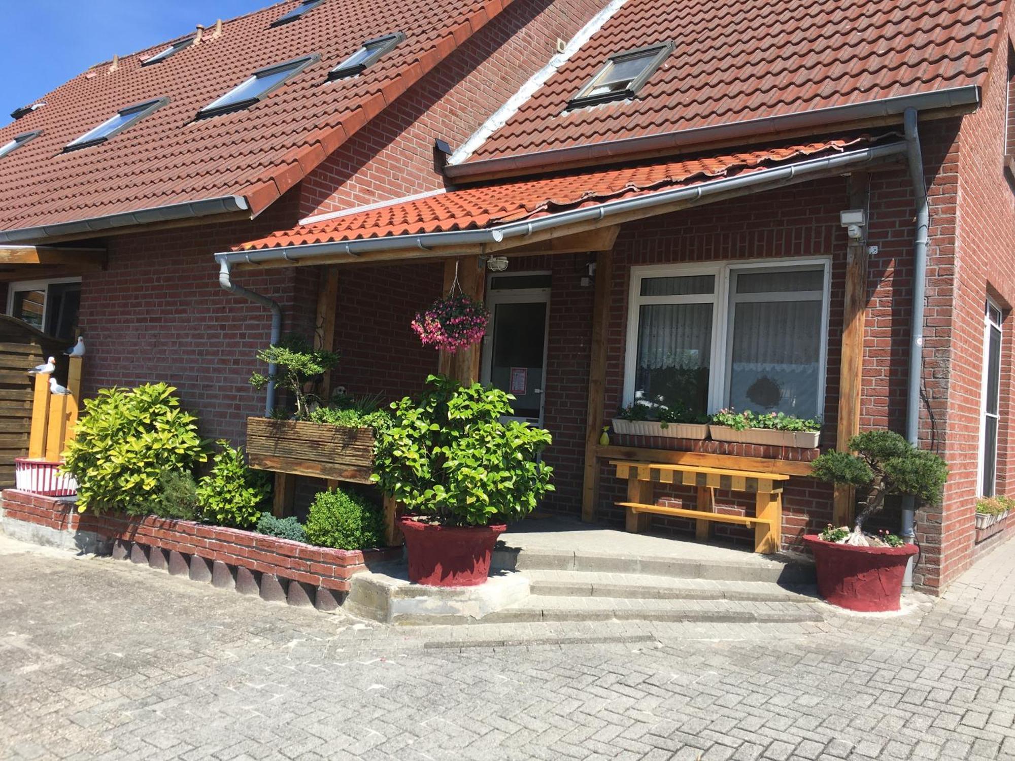 Garni Hotel-Pension Holum Neuharlingersiel Exterior photo
